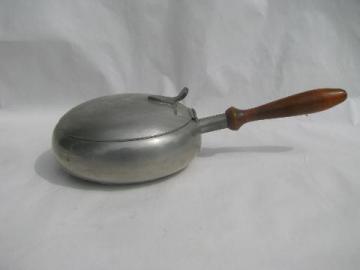 Stieff pewter vintage Williamsburg reproduction covered crumb pan silent butler