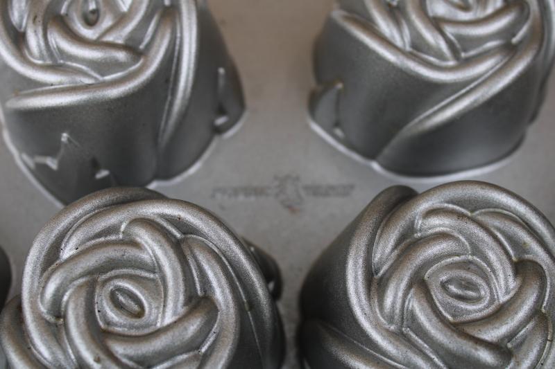 Sweetheart Roses Nordic Ware cakelet pan, flower shape mini cakes mold
