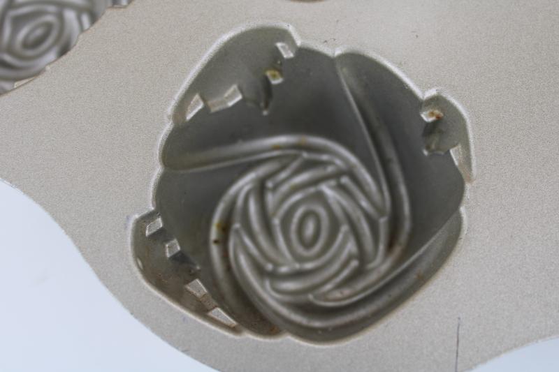 Sweetheart Roses Nordic Ware cakelet pan, flower shape mini cakes mold