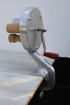 Vitantonio Model No 50 cavatelli gnocchi maker, hand crank pasta machine vintage kitchen tool