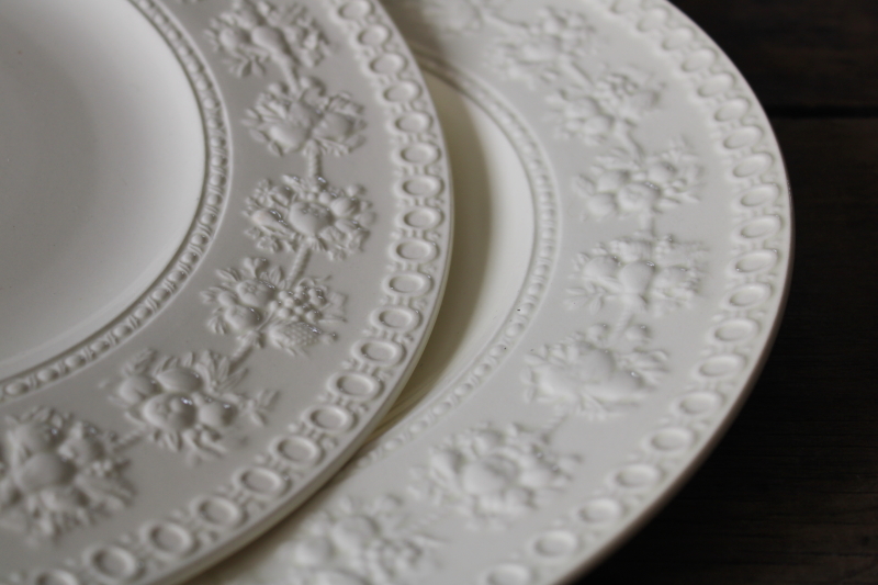 Wellesley Wedgwood vintage china dinner plates set of 8, plain creamware embossed fruit border