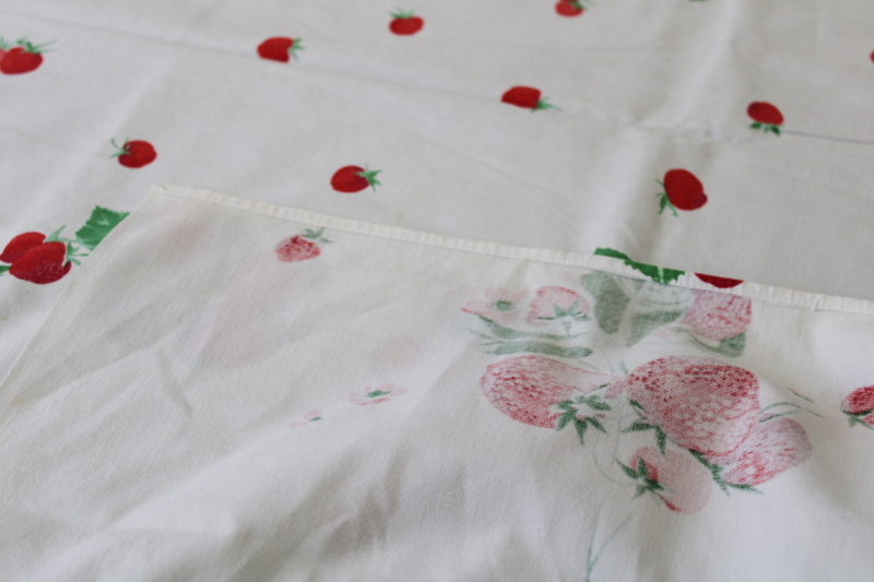 Wilendure cotton tablecloth w/ red strawberries fruit print, mid-century vintage