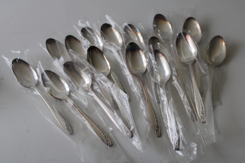 Wm Rogers International silver plate flatware 1950s vintage mint in box set Queen Mary Starlight