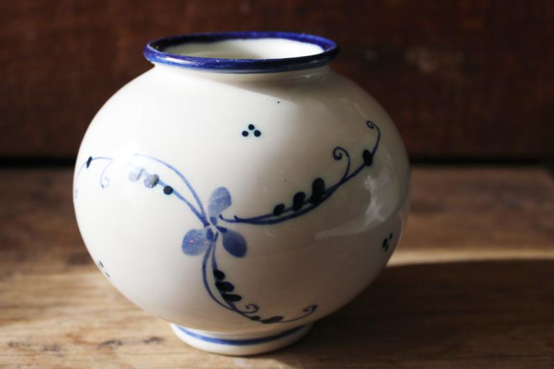Zenith Gouda Holland blue & white pottery hand painted Dutch scene vase Delft Blauw