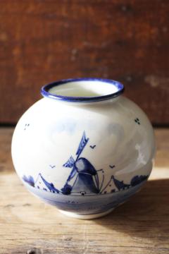 Zenith Gouda Holland blue & white pottery hand painted Dutch scene vase Delft Blauw
