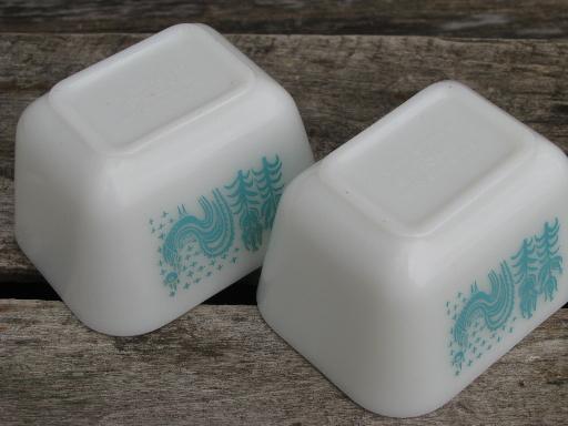 amish butterprint vintage Pyrex glass, small bowl and refrigerator boxes