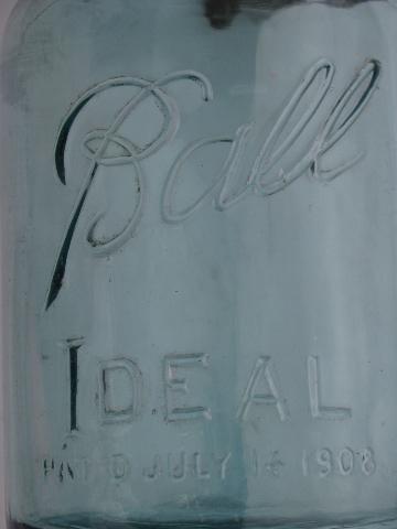 https://laurelleaffarm.com/item-photos/antique-Ball-Ideal-mason-canning-jars-lot-glass-lightning-lids-wire-bails-Laurel-Leaf-Farm-item-no-b4442-4.jpg
