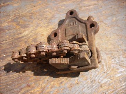 antique No 11 Erie Tool Works bench top pipe chain vise, vintage plumbing tool