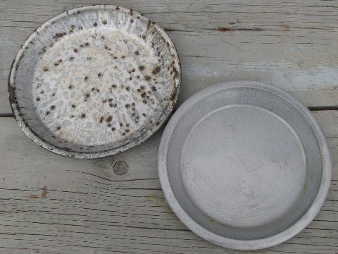 antique enamelware baking pans & pie plates, speckled vintage enamel