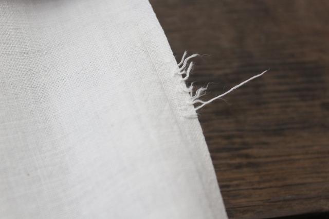 antique homespun linen tablecloth w/ drawn thread lace, vintage farmhouse table runner