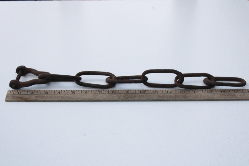 https://laurelleaffarm.com/item-photos/antique-iron-chain-hand-forged-links-early-1900s-vintage-example-of-the-blacksmith-art-Laurel-Leaf-Farm-item-no-wr0705164-1.jpg