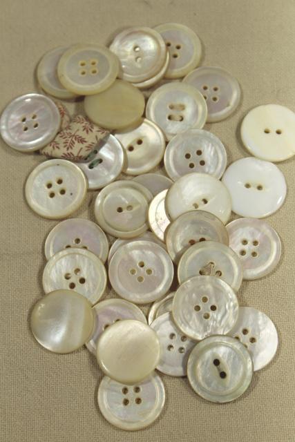 20  Antique Vintage Mother Pearl Shell Sewing Buttons P14 