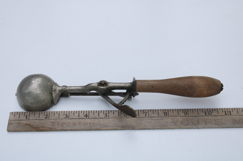 antique soda fountain ice cream scoop, Gilchrists Number 31 small scoop w/ long wood handle