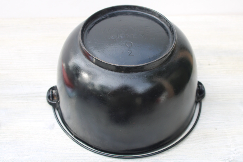antique vintage Wagner Ware cast iron #2 pot, round cauldron kettle w/ handle