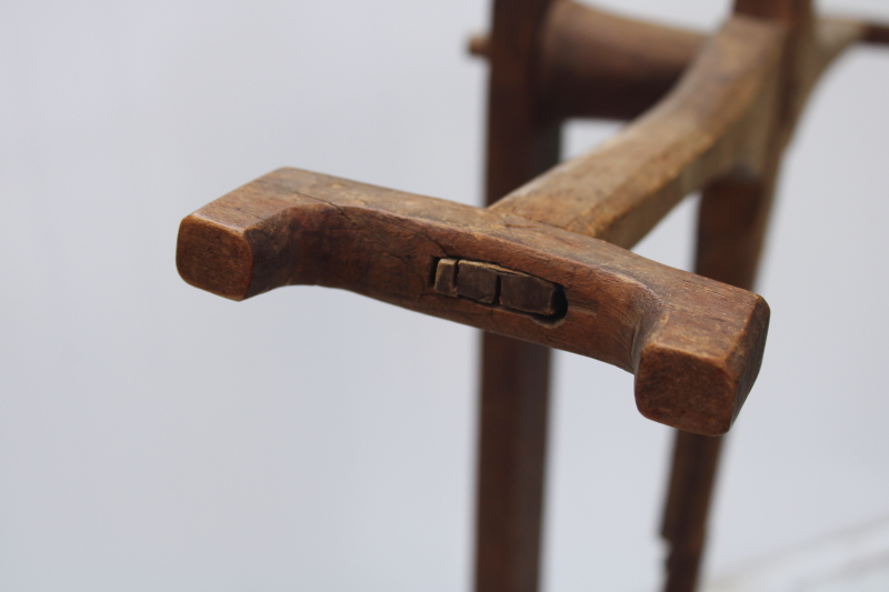 antique wood wheel yarn winder w/ rustic patina, Shaker style vintage farmhouse primitive