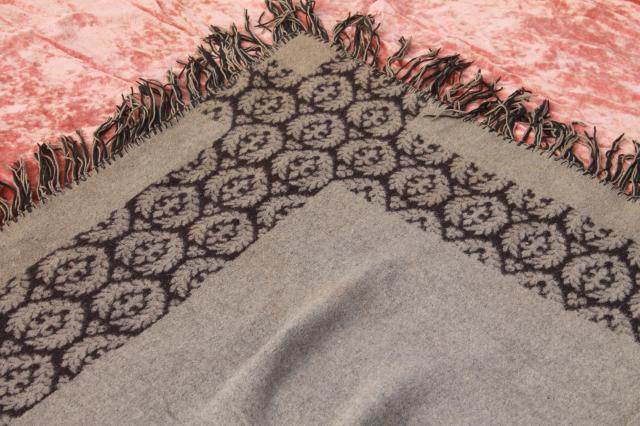 antique wool jacquard pattern blanket or carriage robe, Civil War vintage Lincoln shawl