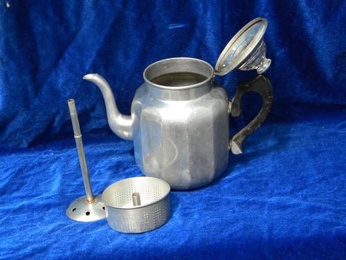 https://laurelleaffarm.com/item-photos/art-deco-vintage-Mirro-aluminum-percolator-coffee-pot-wood-handle-Laurel-Leaf-Farm-item-no-n416475-4.jpg