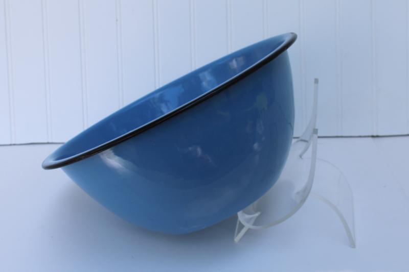 big blue enamelware bowl, 1930s 1940s vintage Cream City farmhouse kitchenware