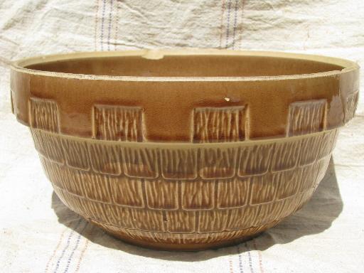 big shabby old USA stoneware pottery mixing bowl, shingles pattern