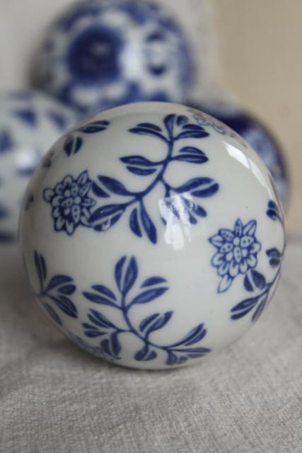 blue & white porcelain china carpet balls, 1990s vintage Victorian style decorative ornaments