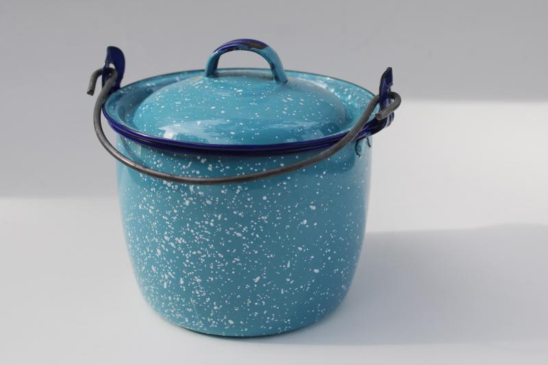 blue & white spatter graniteware enamel pail or kettle w/ lid, country farmhouse vintage