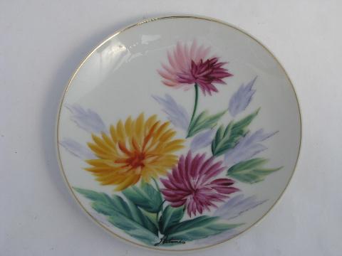 bright flowers 50s vintage Japan hand painted china plates, wirework frame