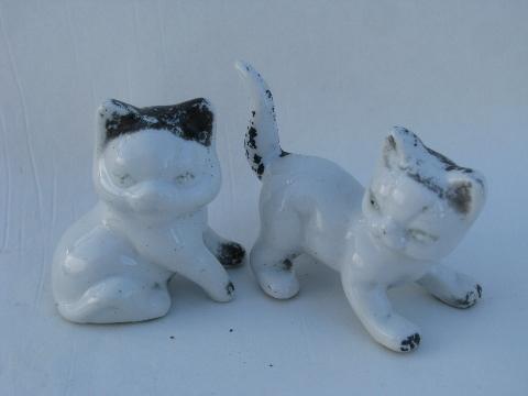 VINTAGE BLUE WHITE Porcelain Cat With Kitten Figurine.porcelain