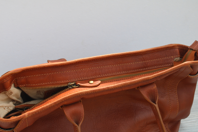 classic vintage all leather I Medici handbag purse made in Italy, British tan brown color