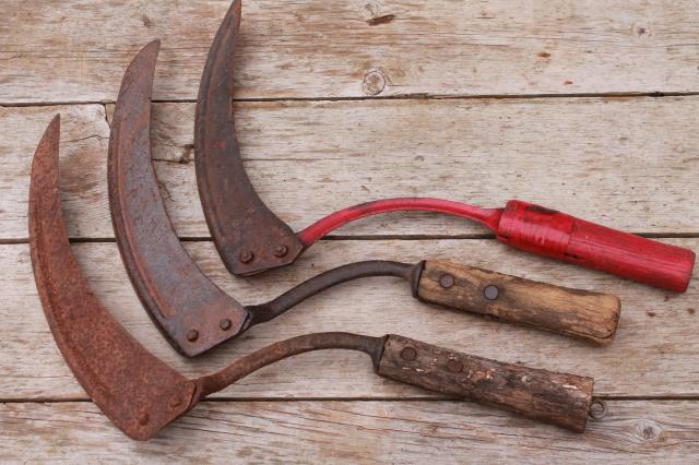 collection of old sickle blade hay knife sickles / corn knives, vintage antique farm tools