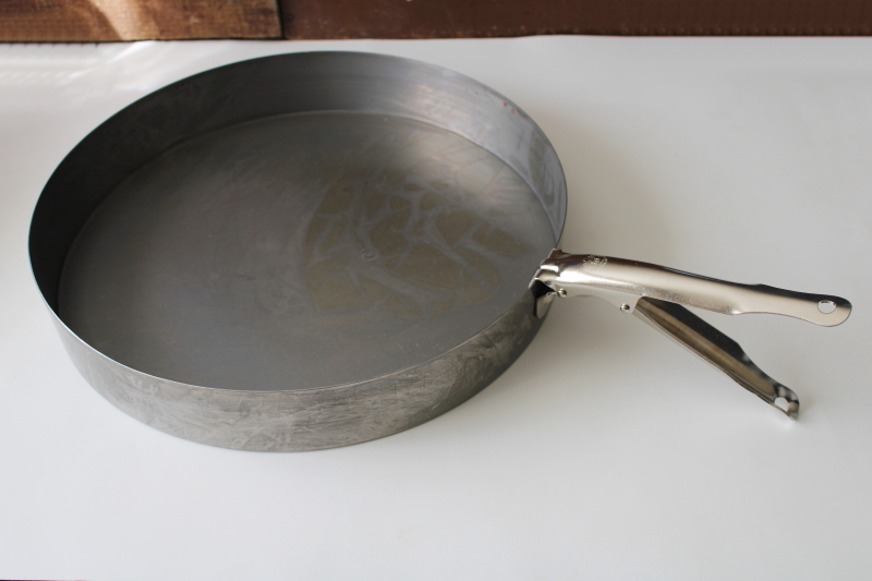 commercial kitchen quality Chicago deep dish huge pizza pan, heavy steel w/ detachable handle