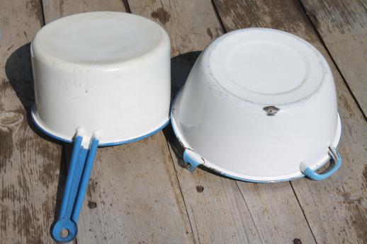 cottage kitchen vintage enamelware lot, jelly kettle w/ wire bail handle, pot, small basins