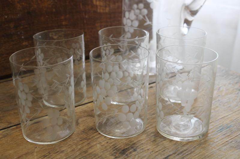 https://laurelleaffarm.com/item-photos/crystal-clear-vintage-etched-glass-lemonade-set-wheel-cut-grapes-pitcher-drinking-glasses-Laurel-Leaf-Farm-item-no-fr121629-2.jpg