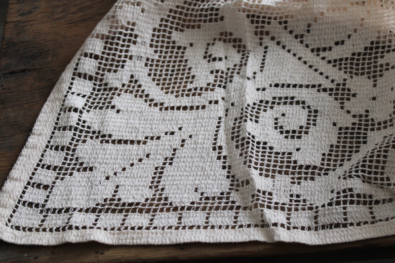 flower basket lace tablecloth, vintage Quaker lace type cloth ecru cotton fabric