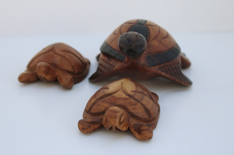 hand carved wood sea turtles, turtle figurines vintage Hawaii souvenirs w/ label