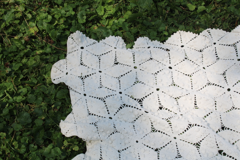 handmade crocheted heavy cotton bedspread stars w/ popcorn bobbles, vintage crochet lace