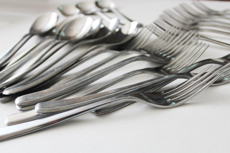 heavy modern flatware, Harry and Camila mirror stainless clippy pattern lot 26 pieces
