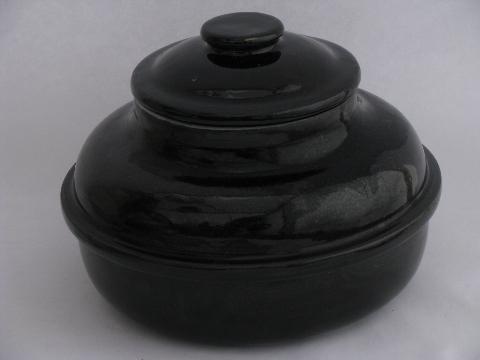 heavy old stoneware crock pottery bean pot, round baker w/ lid, glossy black