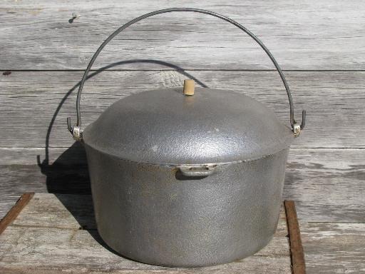 huge old Club aluminum dutch oven pot w/ lid, loop handle for campfire