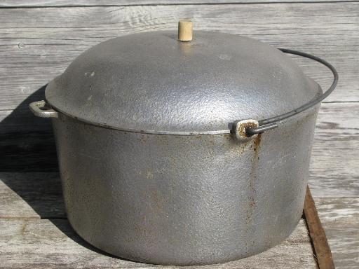 huge old Club aluminum dutch oven pot w/ lid, loop handle for campfire