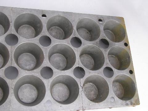 huge old baking pan,12 cups for cupcakes or muffins, vintage kitchen divided tray