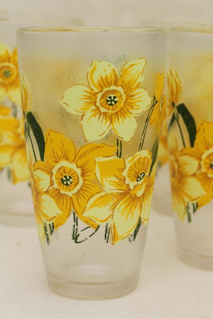ice texture unbreakable plastic tumblers, vintage drinking glasses set w/ daffodils print
