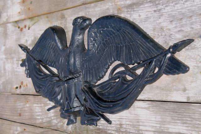 large Federal eagle wall hanging, vintage plastic plaque w/ antique black cast iron look