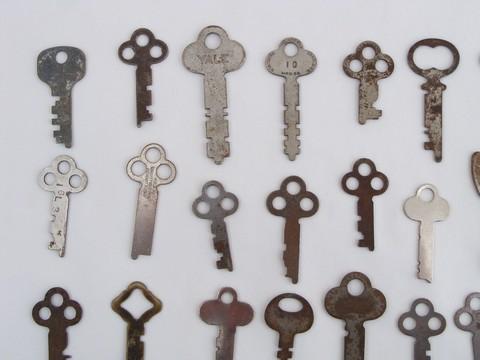 large lot 50+ assorted vintage keys for padlocks, cabinet/drawer locks #2