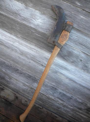 https://laurelleaffarm.com/item-photos/large-old-vintage-billhook-or-brush-axe-primitive-farm-tool-Laurel-Leaf-Farm-item-no-n1116526-2.jpg