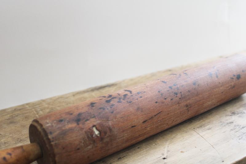 large old wood rolling pin w/ rustic worn patina, vintage farmhouse kitchen decor