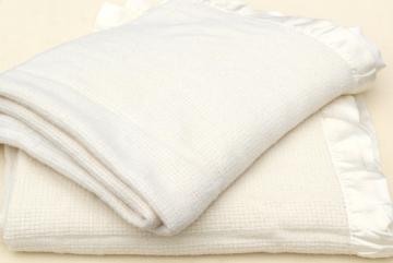 light summer weight white wool / acrylic blankets, vintage Faribo woven thermal weave