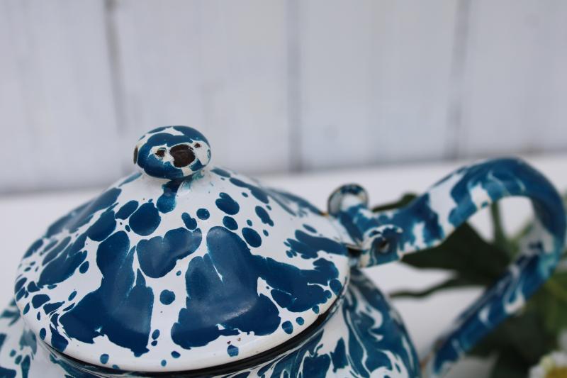 little round enamelware teapot, vintage blue & white splatterware enamel