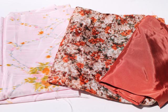 lot 60s vintage taffeta & moire fabric, retro floral prints in rust & pink