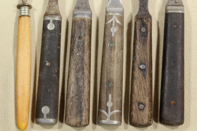 lot old antique bone & wood handled steel forks & knives, Civil War vintage flatware
