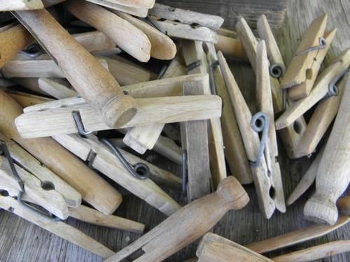 lot old wooden clothes pins, 100+ vintage wood clothespins